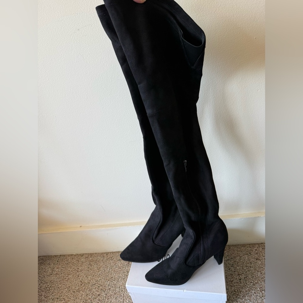 Black Over-the-Knee Suede Boots with Pointed Toe